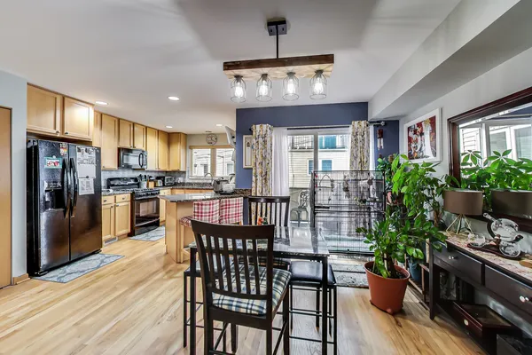 $3,400 | 4915 West Gunnison Street, Unit D, Chicago, IL 60630