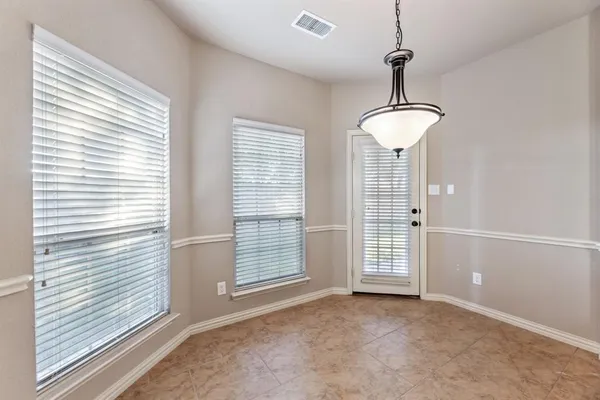 a view of empty room with window