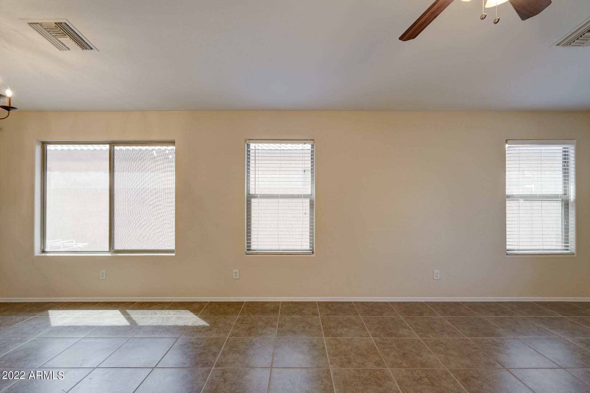 2337 West Gaby Road Phoenix, AZ 85041 - Photo 13 of 26 listing_10