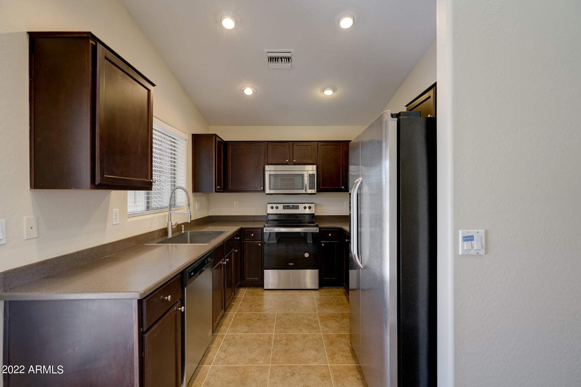 2337 West Gaby Road Phoenix, AZ 85041 - Photo 4 of 26 listing_1