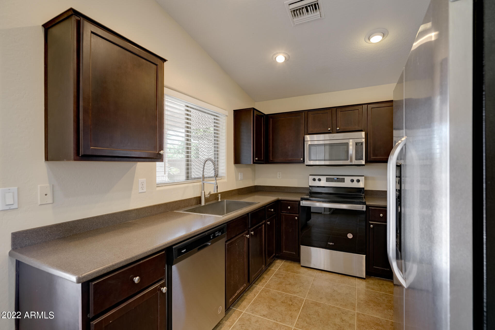 2337 West Gaby Road Phoenix, AZ 85041 - Photo 9 of 26 listing_6