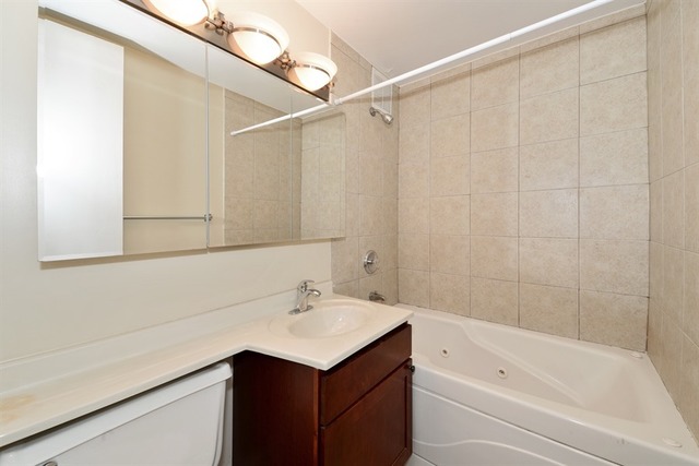 655 West Irving Park Road, Unit 5311 Chicago, IL 60613 - Photo 8 of 10 a bathroom with a sink and a bathtub