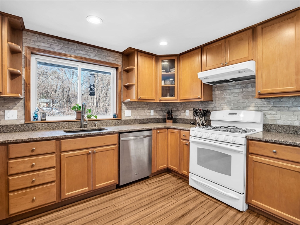 4 Eldorado Road Chelmsford, MA 01824 - Photo 8 of 42 Gallery Image 8