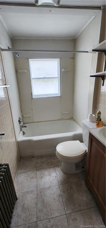 60 Jay Street New London, CT 06320 - Photo 11 of 17 a bathroom with a toilet a sink and a bathtub