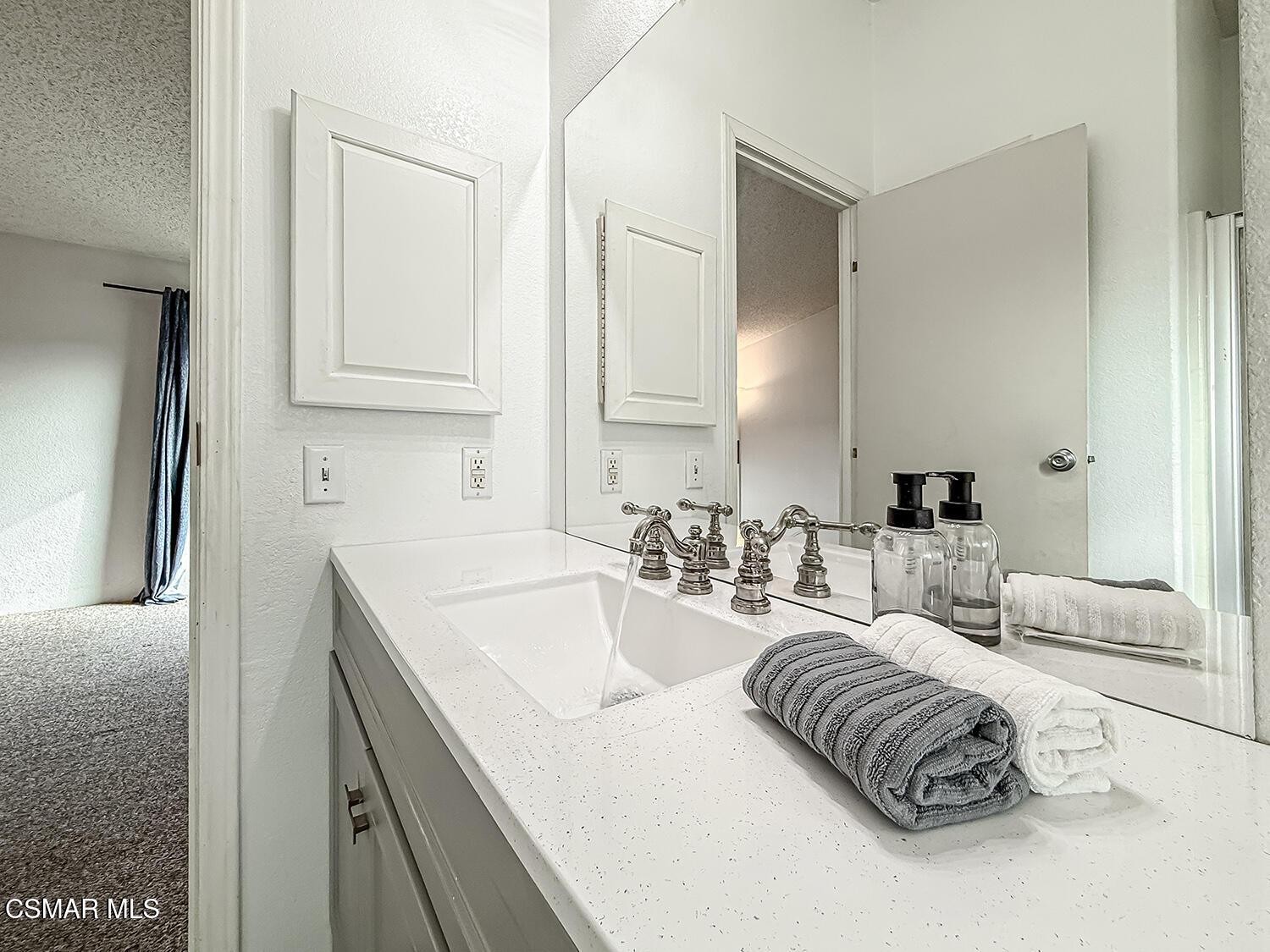 250 East Telegraph Road, Unit 248 Fillmore, CA 93015 - Photo 17 of 42 dPrimary Bedroom Suite5