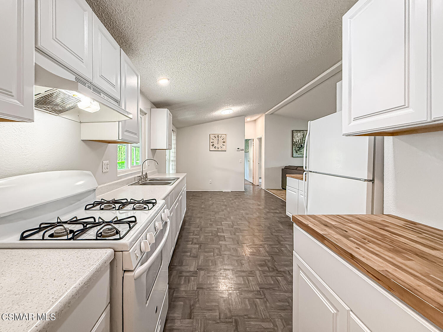 250 East Telegraph Road, Unit 248 Fillmore, CA 93015 - Photo 8 of 42 cKitchen and Laundry4