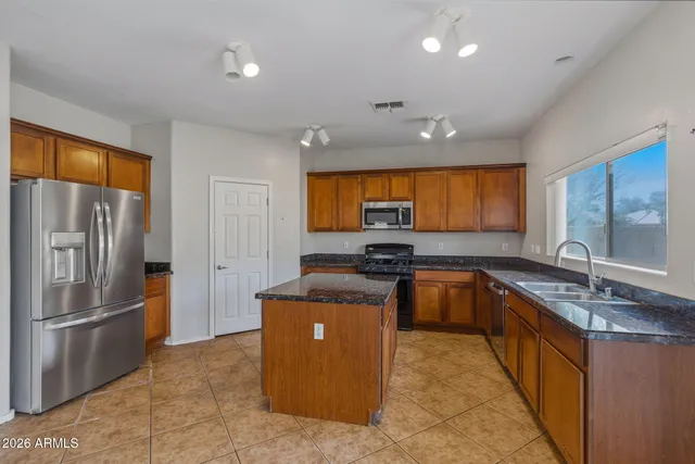 $2,895 | 9444 West Hubbell Street, Phoenix, AZ 85037