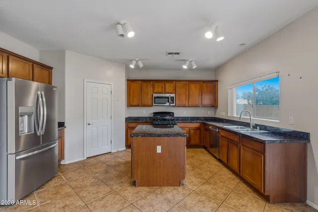 $2,895 | 9444 West Hubbell Street, Phoenix, AZ 85037