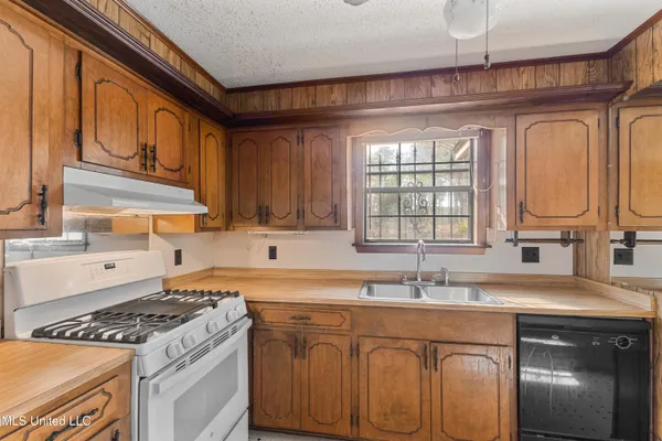 $185,000 | 260 Crepe Myrtle Lane, Laurel, MS 39443