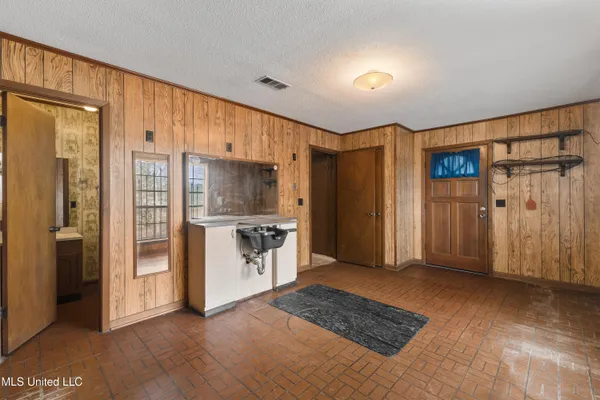 $185,000 | 260 Crepe Myrtle Lane, Laurel, MS 39443