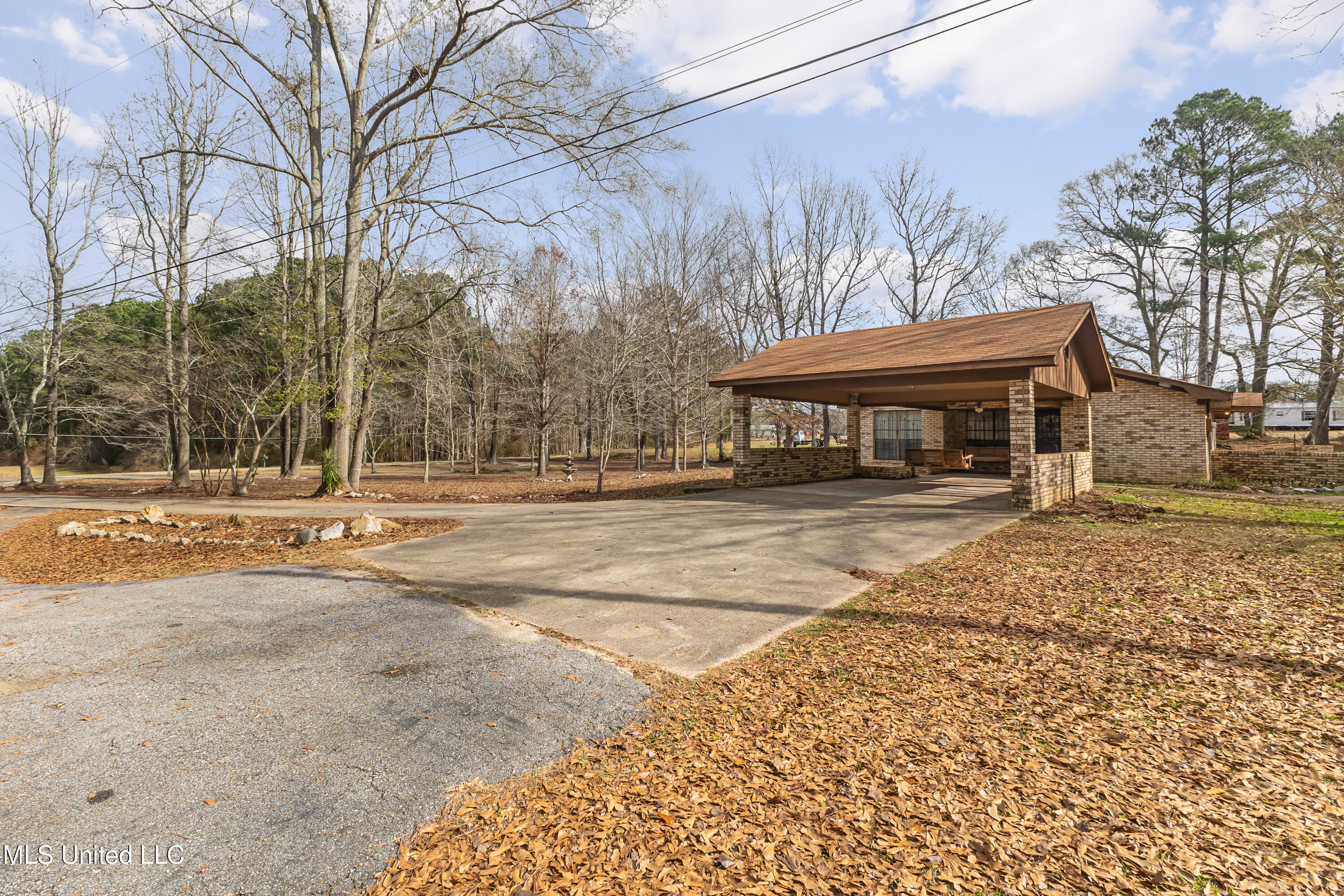 260 Crepe Myrtle Lane Laurel, MS 39443 - Photo 3 of 54 260_Crepe_Myrtle_Ln-3