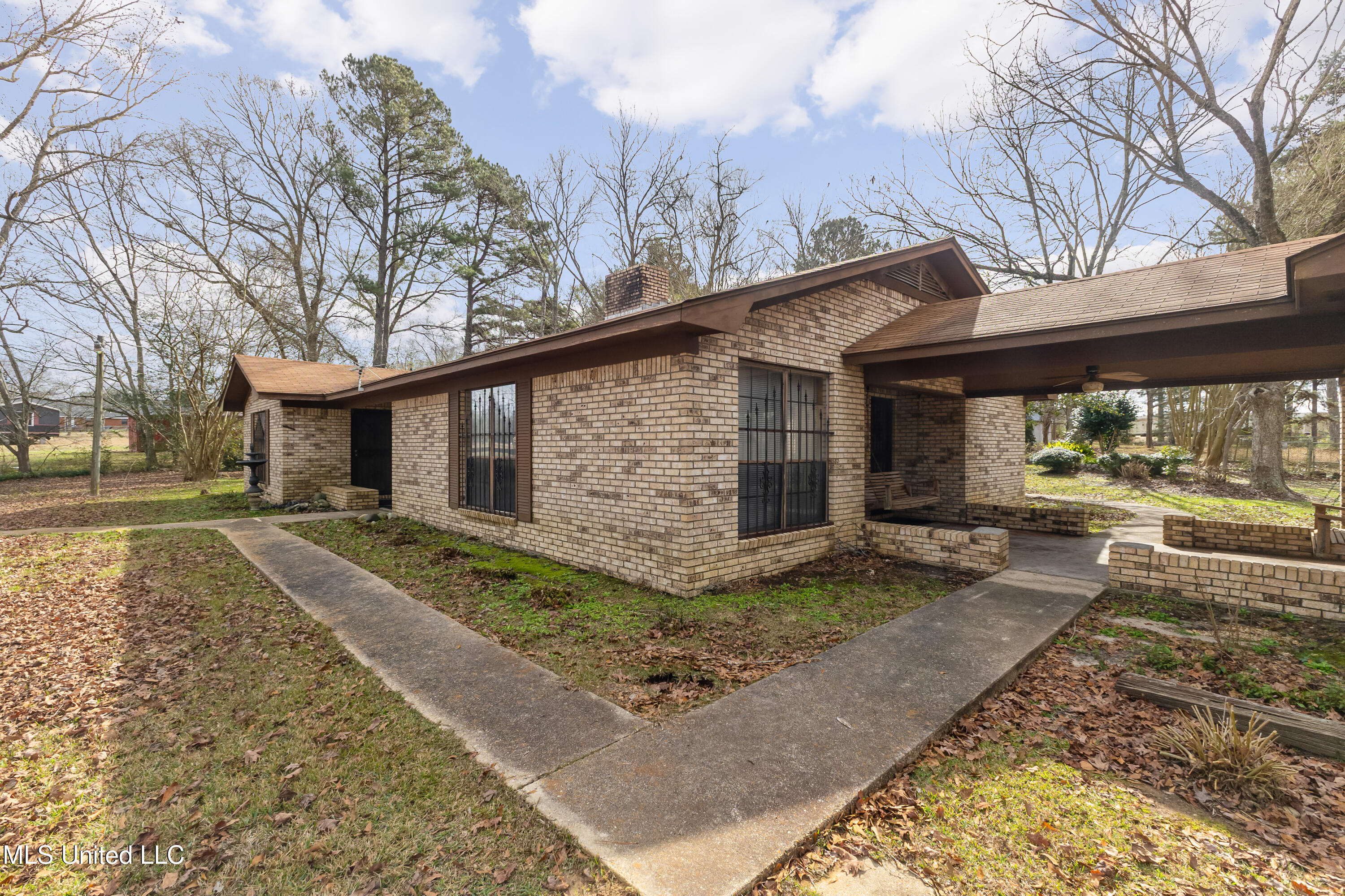 260 Crepe Myrtle Lane Laurel, MS 39443 - Photo 6 of 54 260_Crepe_Myrtle_Ln-6