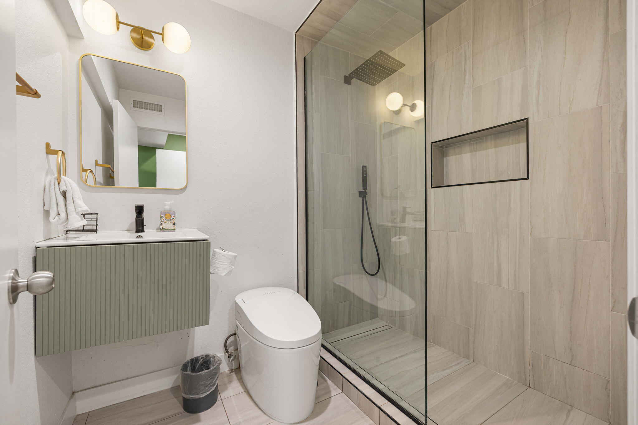 45640 Cimarron Road Indio, CA 92201 - Photo 23 of 45 Guest bathroom