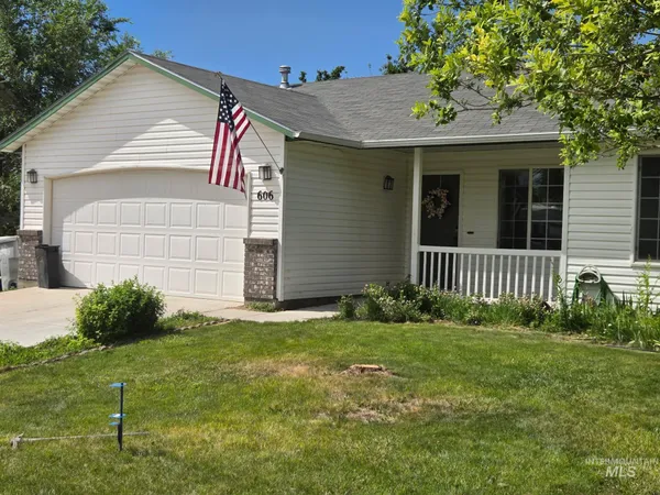 $338,000 | 606 East Dooley Lane, Nampa, ID 83686
