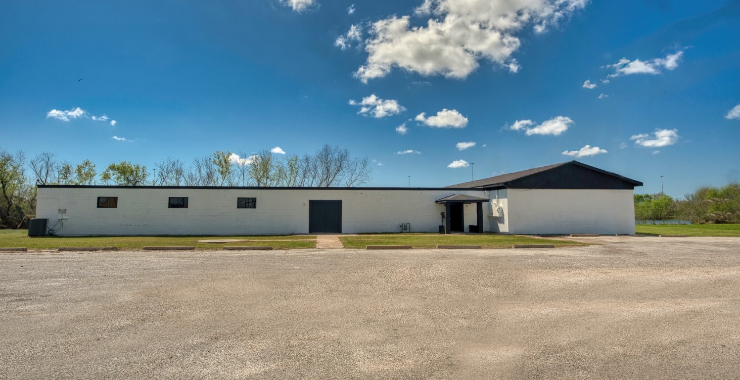 238 Johnson Cook Road Clute, TX 77531 - Photo 2 of 40 a view of an empty room