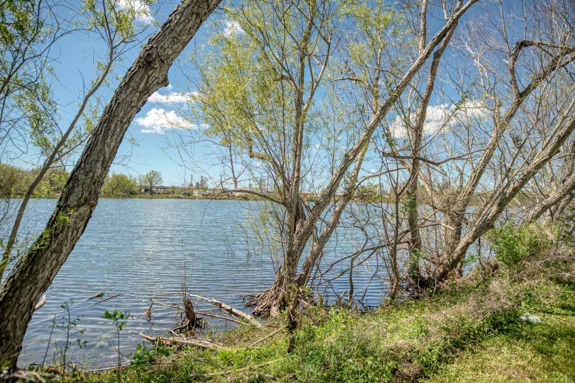 238 Johnson Cook Road Clute, TX 77531 - Photo 33 of 40 a backyard of a house with lots of green space