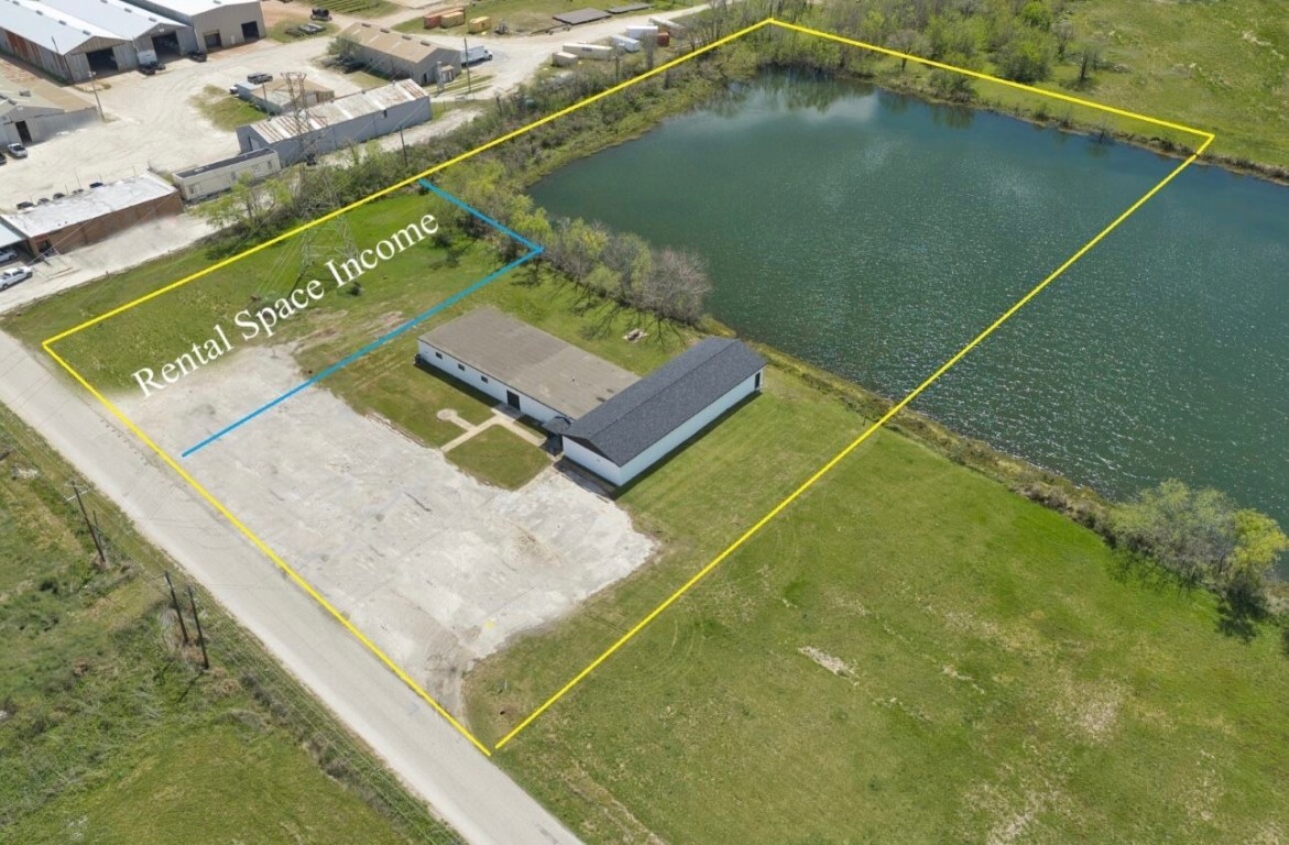 238 Johnson Cook Road Clute, TX 77531 - Photo 39 of 40 a view of a pool