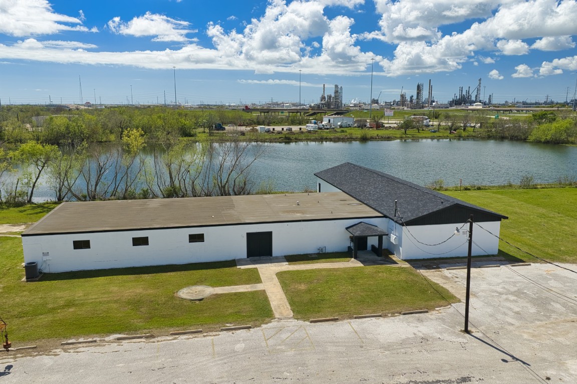 238 Johnson Cook Road Clute, TX 77531 - Photo 5 of 40