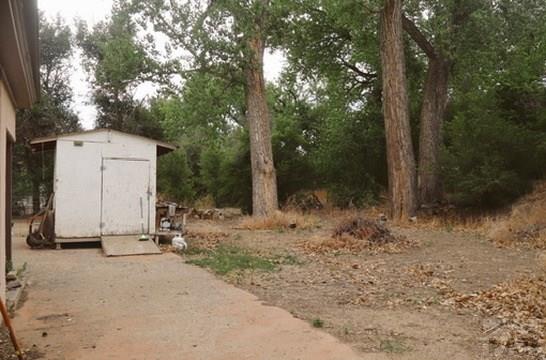 11229 County Rd JJ 5 Manzanola, CO 81058 - Photo 6 of 32 a backyard of a house with lots of green space