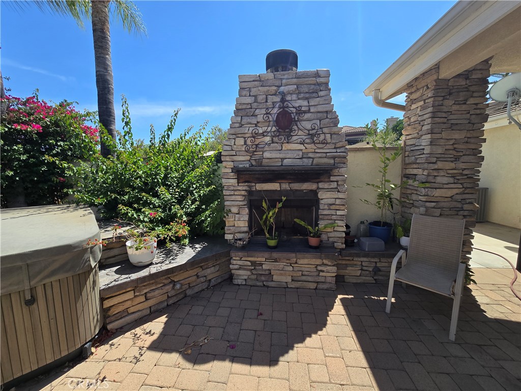 16005 Regency Ranch Road Riverside, CA 92504 - Photo 30 of 37 Fireplace & spa