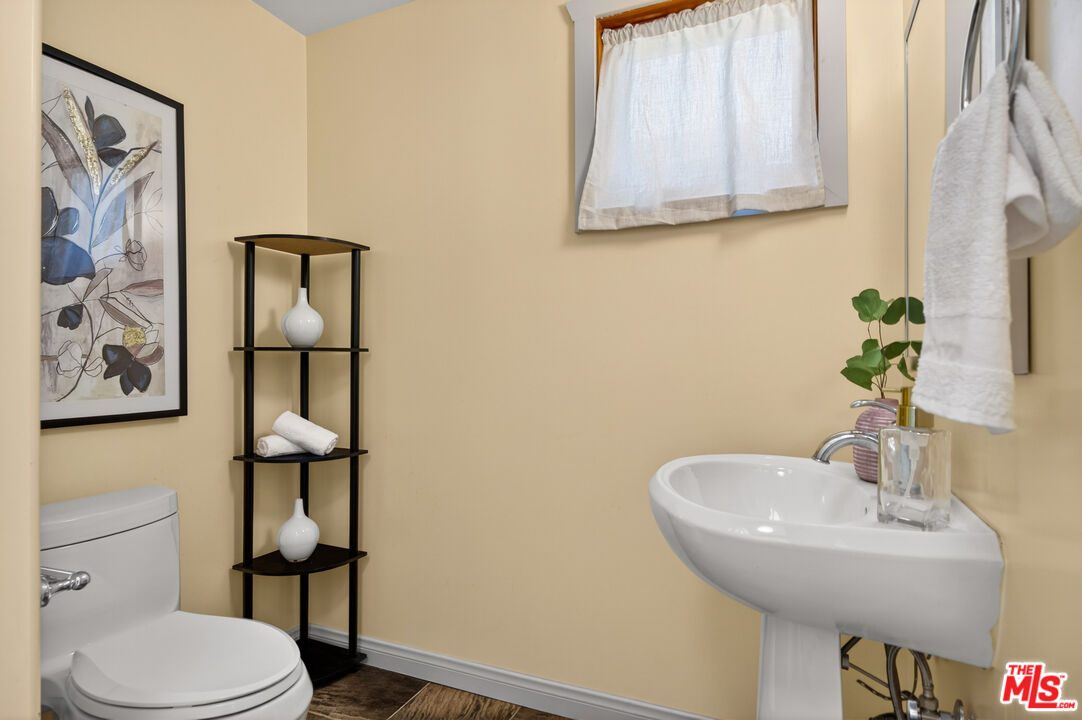 2411 4th Street, Unit 2 Santa Monica, CA 90405 - Photo 38 of 47