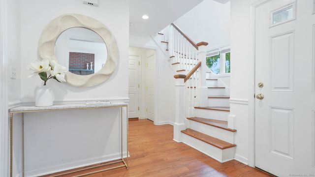 a view of entryway and kitchen