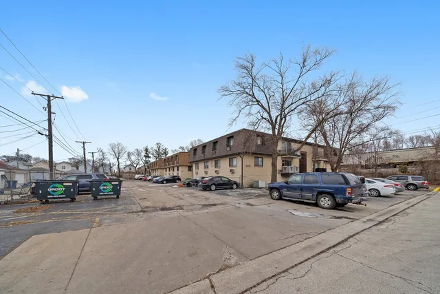 $1,650 | 3241 50th Court, Unit 102, Cicero, IL 60804