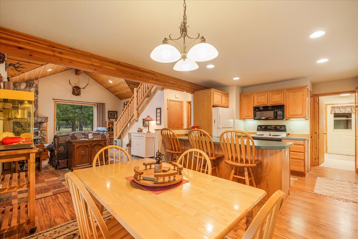 152038 Conestoga Road La Pine, OR 97739 - Photo 11 of 53 152038 Conestoga