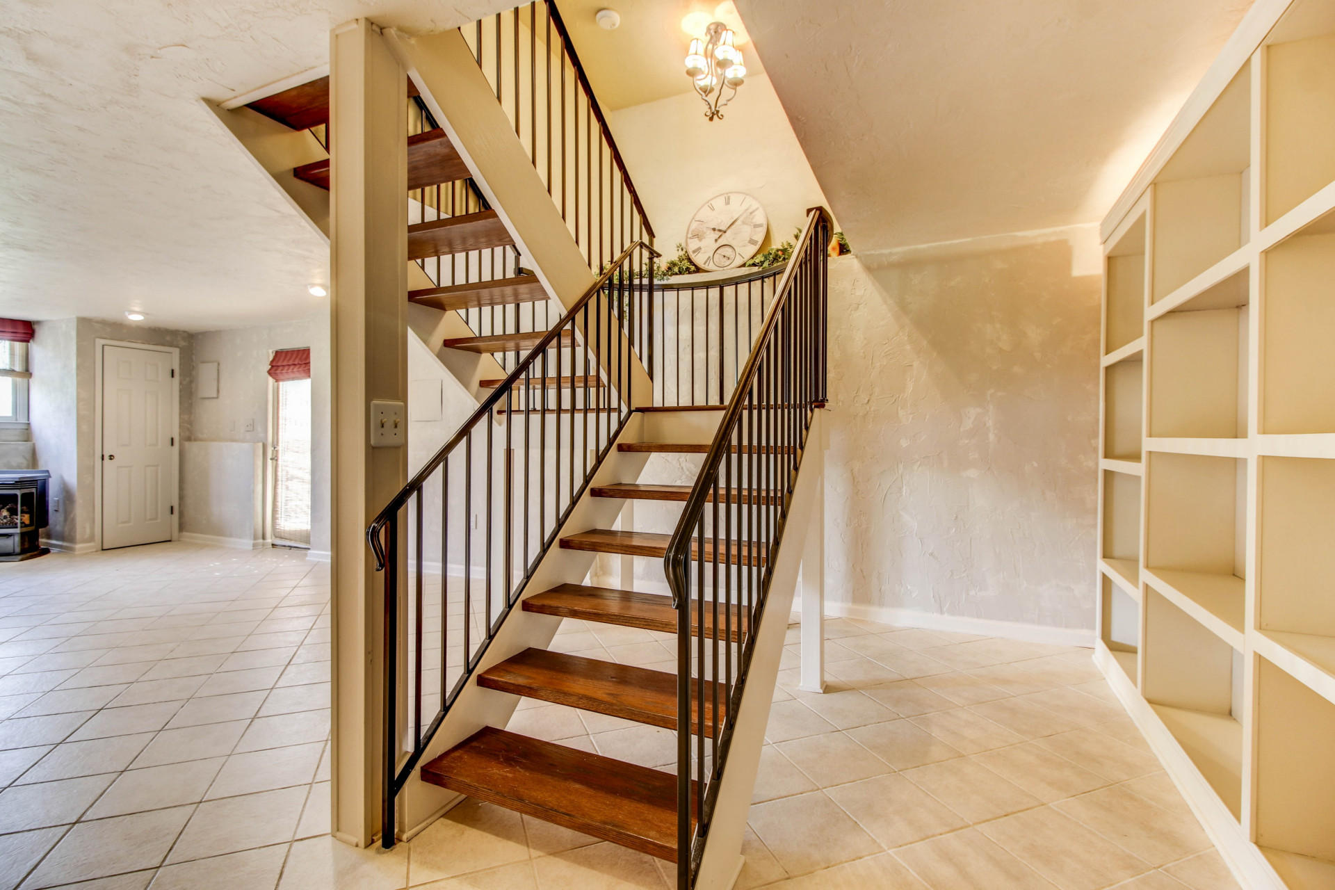 6253 Buckland Mill Road Roanoke, VA 24019 - Photo 5 of 46 Spiral Staircase