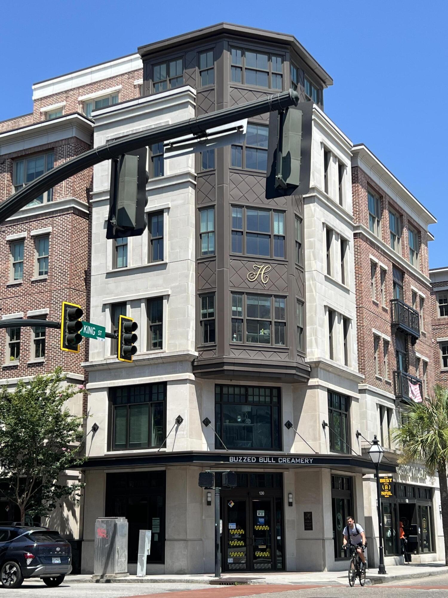 680 King Street Charleston, SC 29403 - Photo 23 of 34 IMG_9746