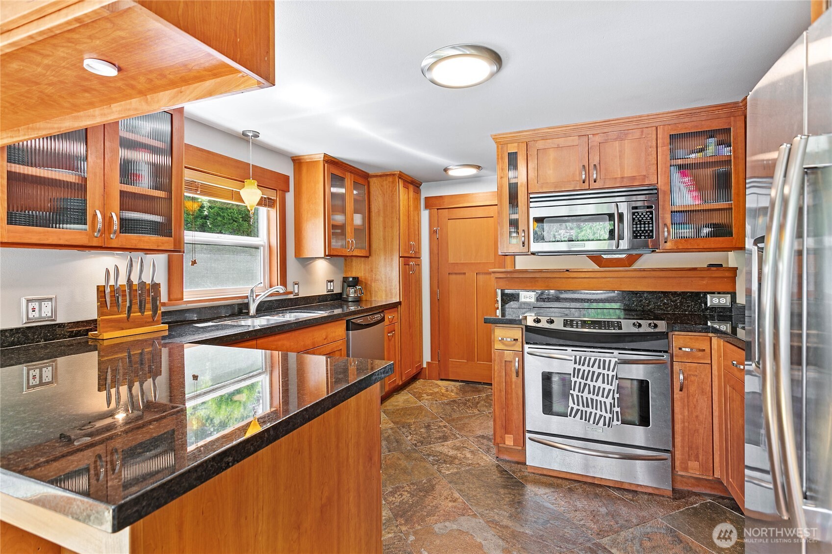 482 West Lake Samish Drive Bellingham, WA 98229 - Photo 11 of 40