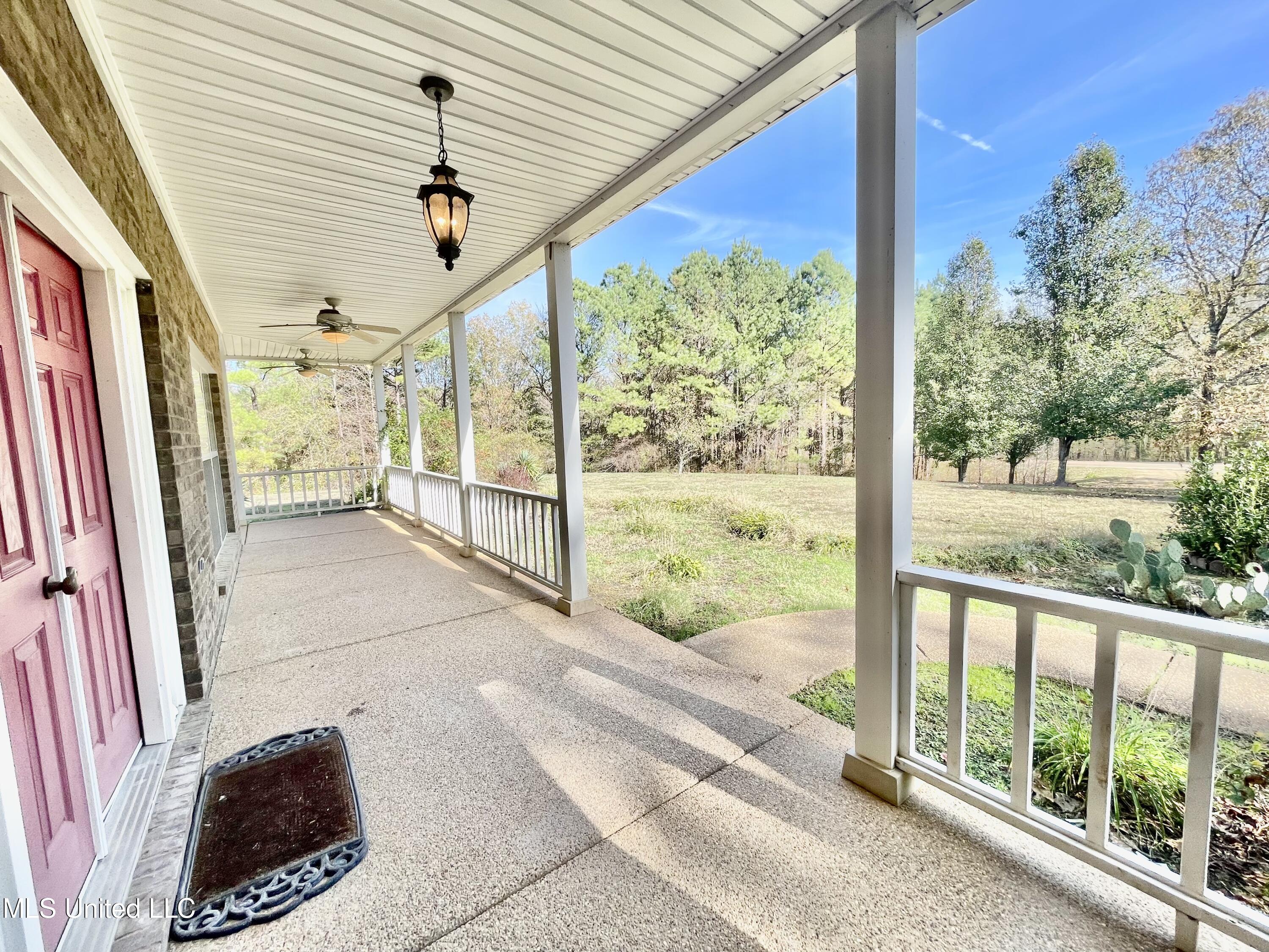 659 North Mullins Road Byhalia, MS 38611 - Photo 4 of 34 46346041-1D8A-4786-A0CC-6927EB0F5BCB