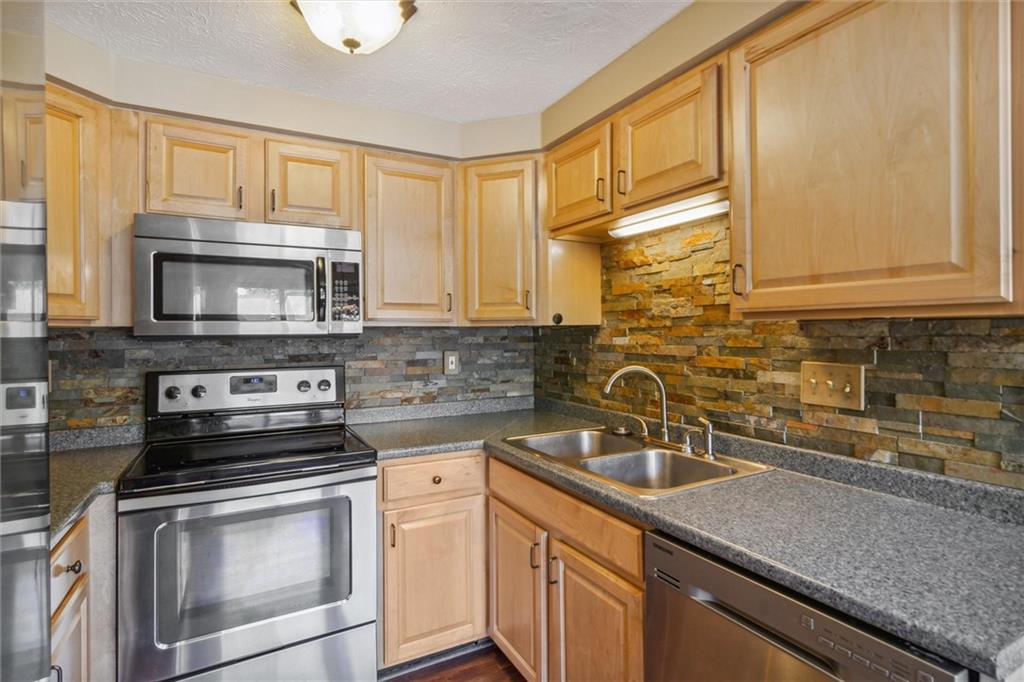 310 Ridge Point Circle Bridgeville, PA 15017 - Photo 8 of 24