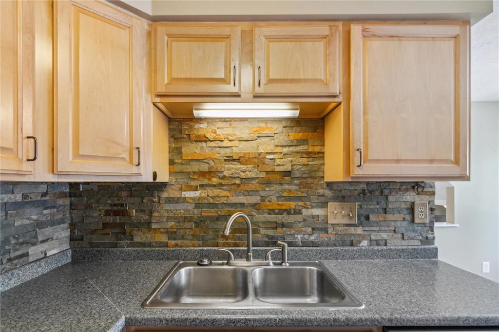 310 Ridge Point Circle Bridgeville, PA 15017 - Photo 9 of 24