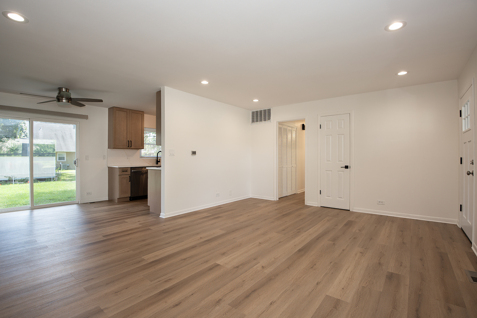 1021 Lonsdale Road Elk Grove Village, IL 60007 - Photo 3 of 19 Gallery Image 3