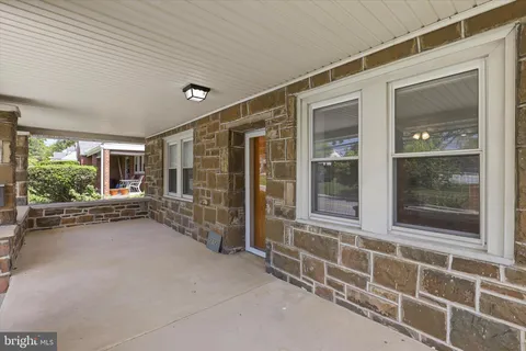 $575,000 | 272 East North Lane, Conshohocken, PA 19428