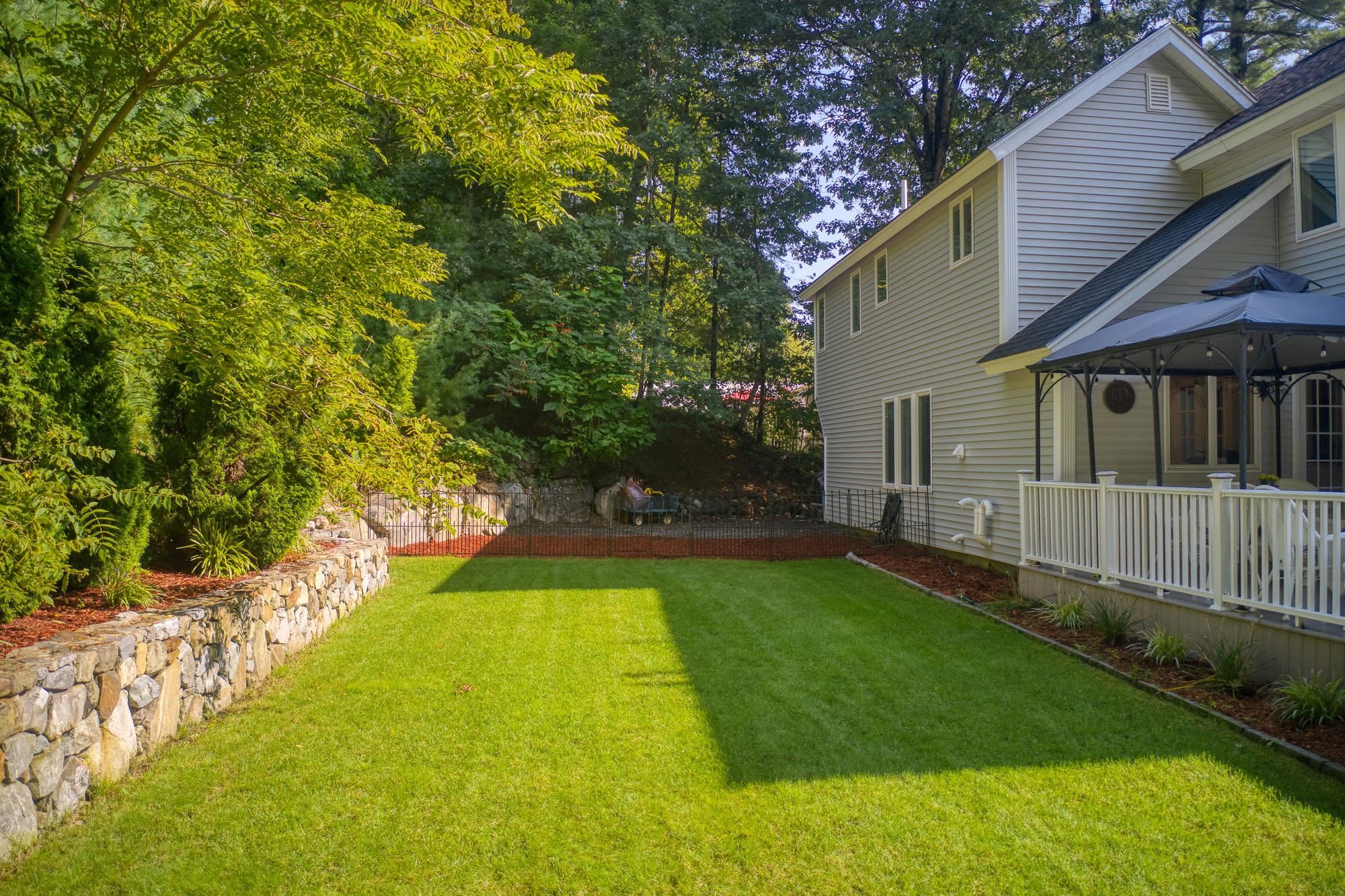 51 New Searles Road Nashua, NH 03062 - Photo 3 of 40 Gallery Image 3