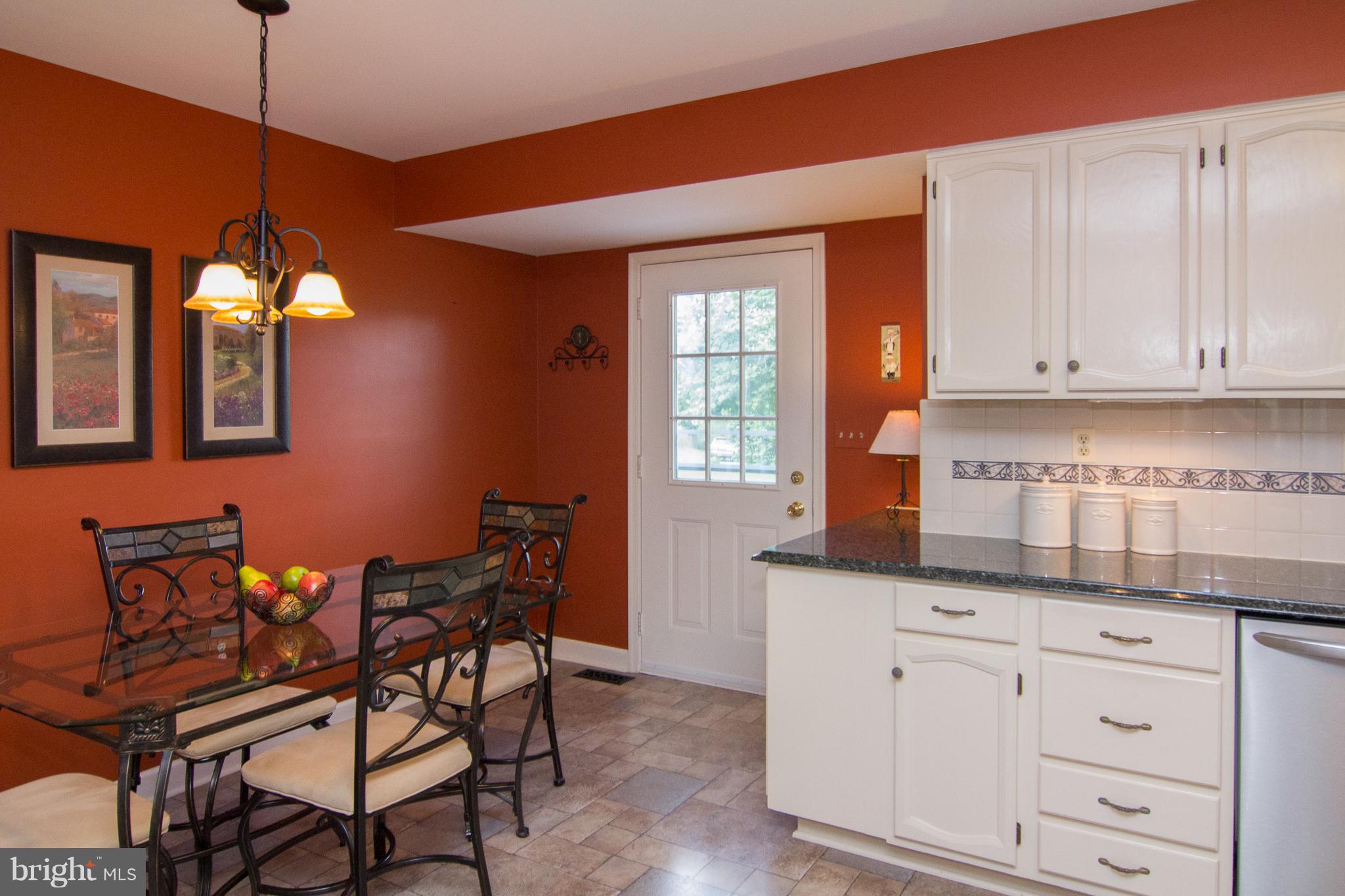 926 Gahle Road Westminster, MD 21157 - Photo 4 of 25 Eat-in Kitchen w/access to large deck & yard