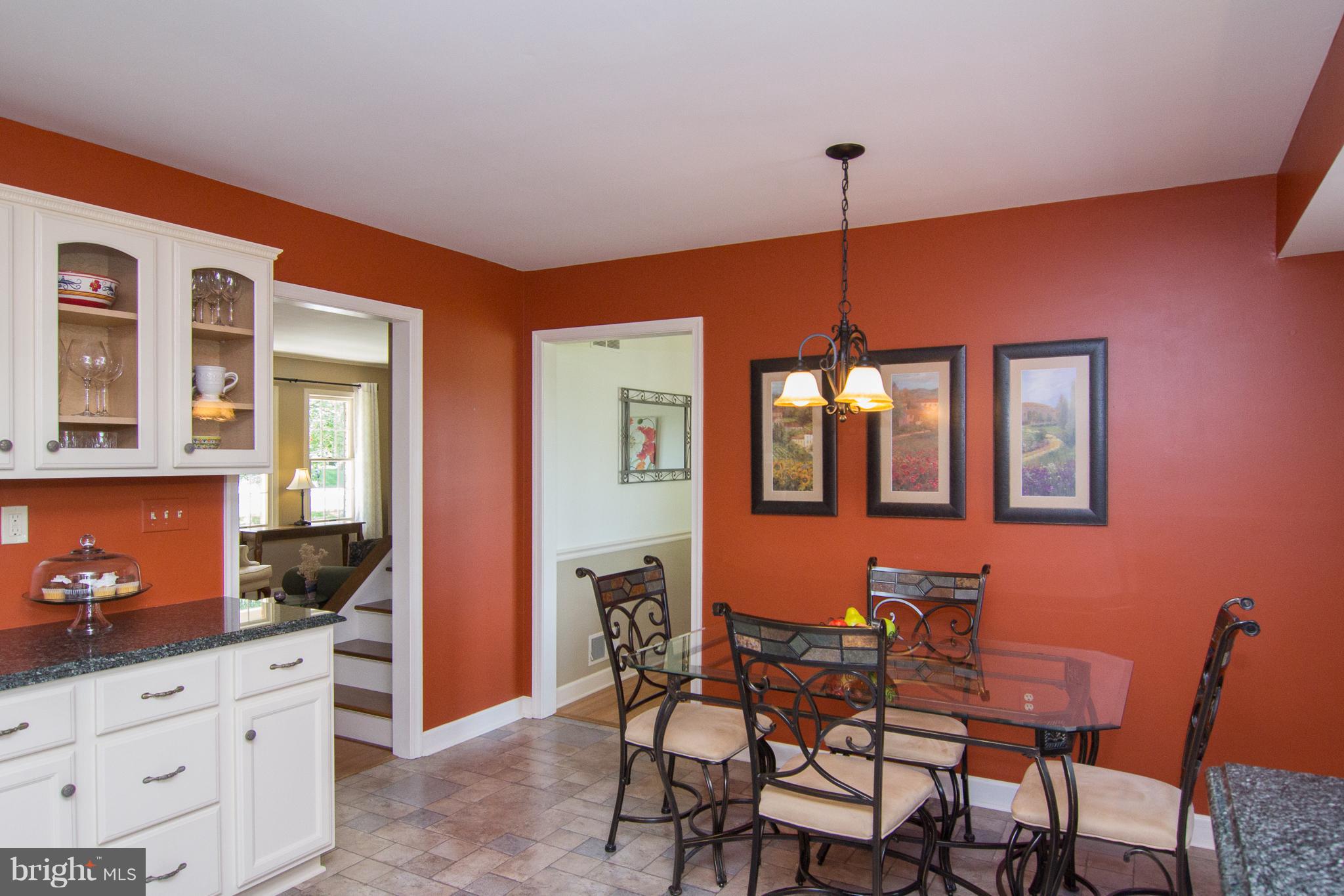 926 Gahle Road Westminster, MD 21157 - Photo 5 of 25 Kitchen with glass front uppers