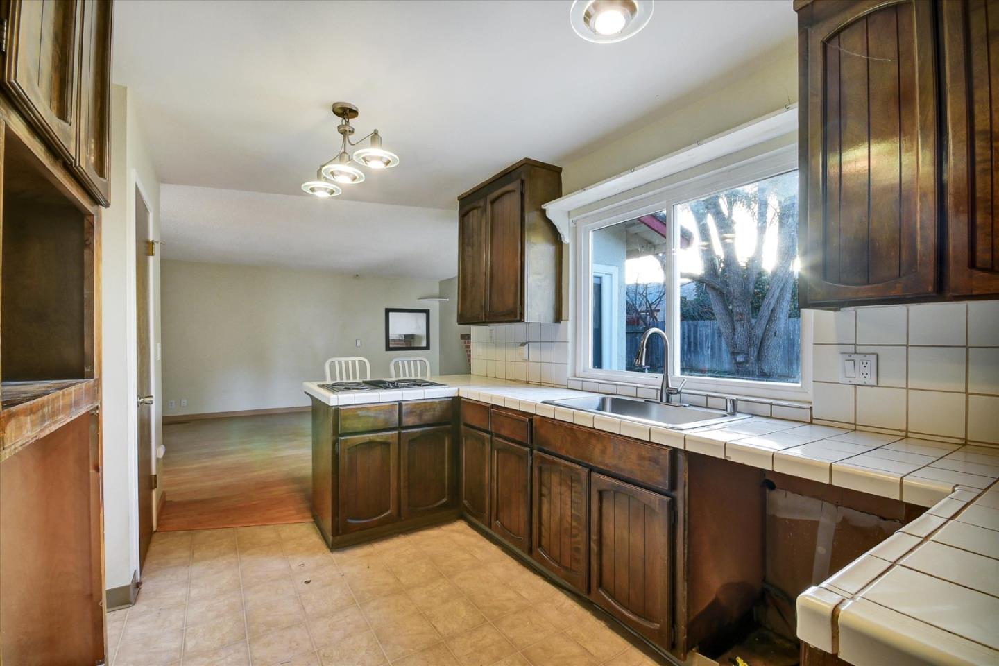 6595 Princevalle Street Gilroy, CA 95020 - Photo 10 of 31