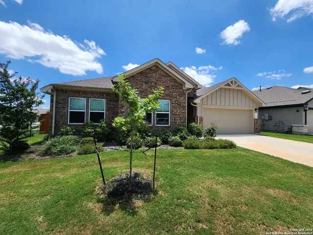 $2,595 | 2209 Hoja Avenue, New Braunfels, TX 78132