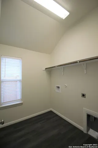 $2,595 | 2209 Hoja Avenue, New Braunfels, TX 78132