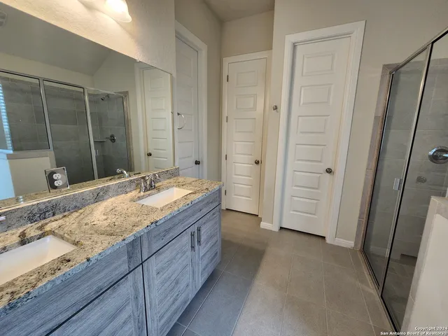 $2,595 | 2209 Hoja Avenue, New Braunfels, TX 78132