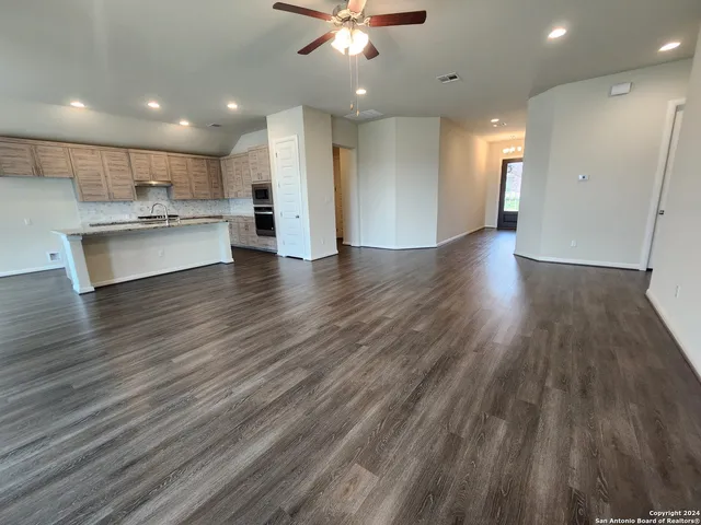 $2,595 | 2209 Hoja Avenue, New Braunfels, TX 78132