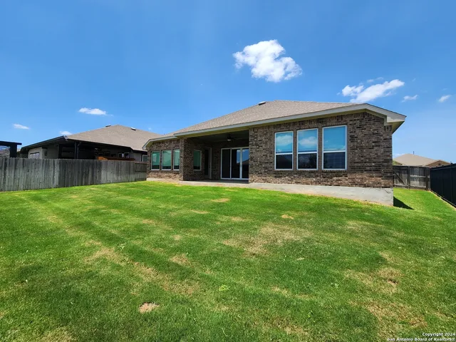 $2,595 | 2209 Hoja Avenue, New Braunfels, TX 78132