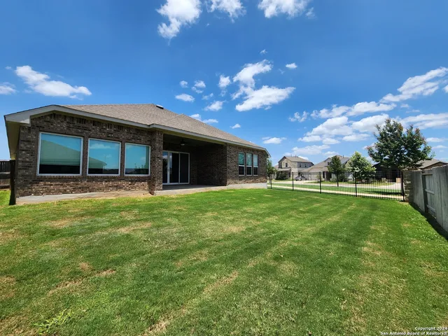 $2,595 | 2209 Hoja Avenue, New Braunfels, TX 78132