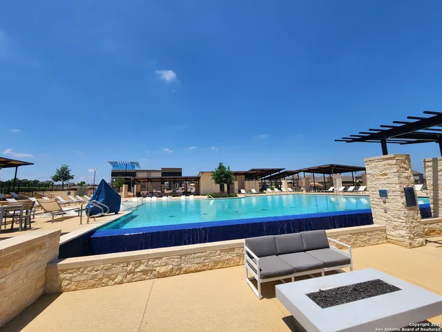 $2,595 | 2209 Hoja Avenue, New Braunfels, TX 78132