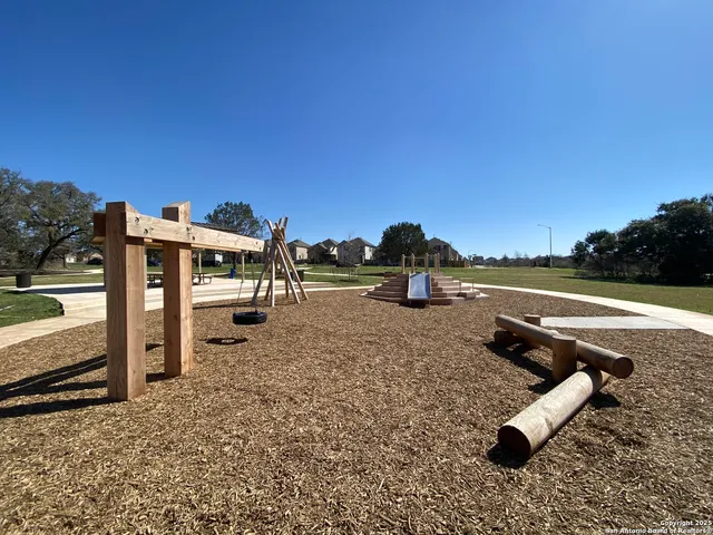 $2,595 | 2209 Hoja Avenue, New Braunfels, TX 78132