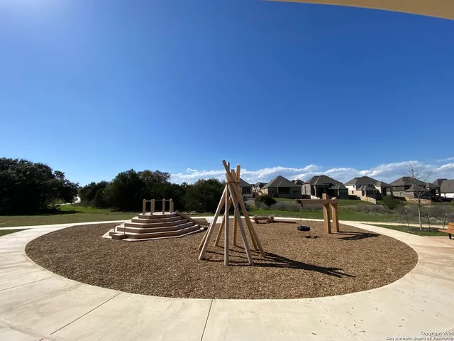 $2,595 | 2209 Hoja Avenue, New Braunfels, TX 78132