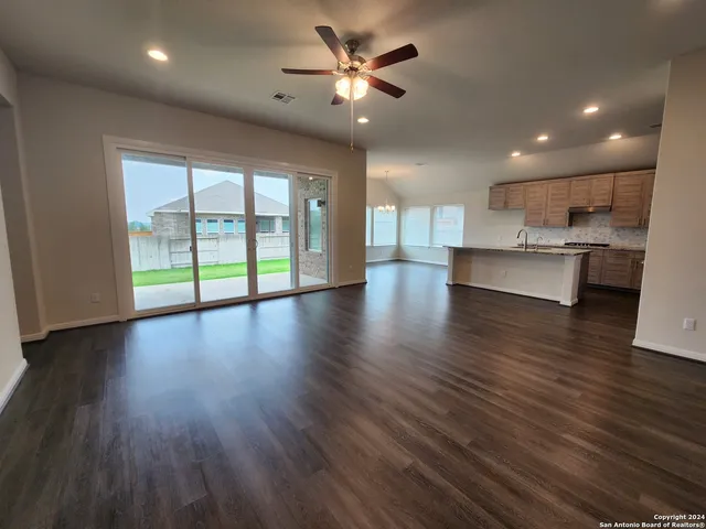 $2,595 | 2209 Hoja Avenue, New Braunfels, TX 78132